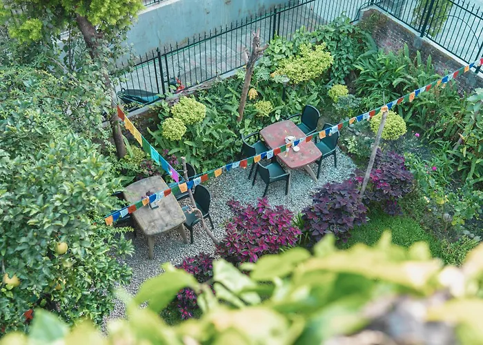 Garden Hotel *